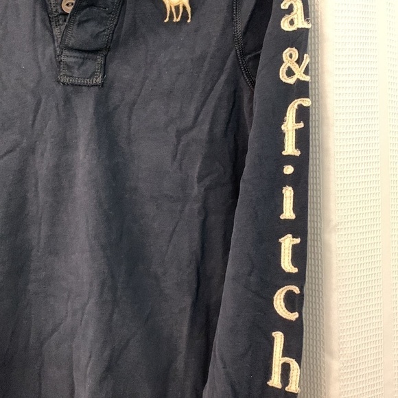 Abercrombie Kids Muscle Long Sleeve Henley in Navy/ logo Spell Out on Sleeve NWT - Picture 6 of 9